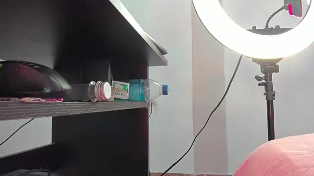 Zara_Foxxx_'s cam snapshot