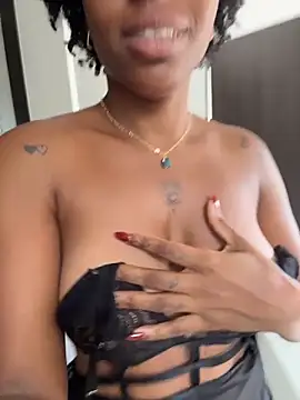 Jadelarson333's cam snapshot