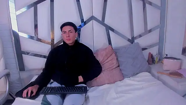 ScarlettAndLucas's cam snapshot