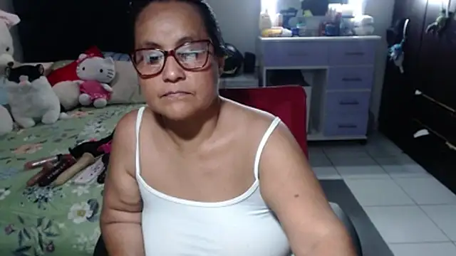 pervert_mommy_'s cam snapshot