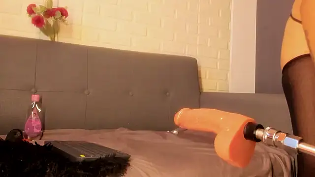 karina_gomez_18's cam snapshot