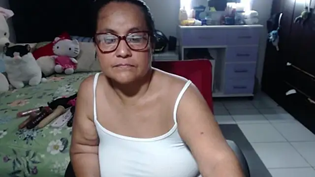 pervert_mommy_'s cam snapshot