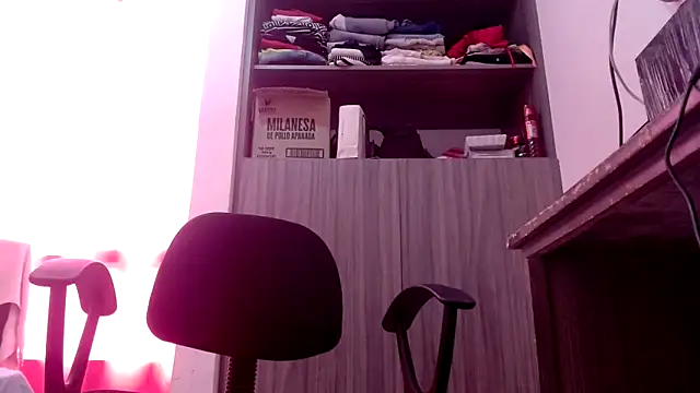 nicolle_milf1978's cam snapshot