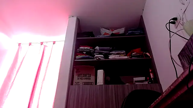 nicolle_milf1978's cam snapshot