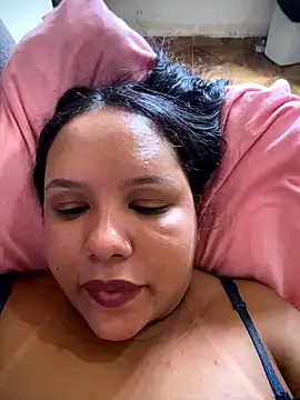 Bigostosa live sex cam