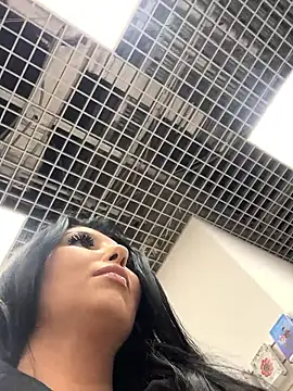 Tisha_Busty live sex cam