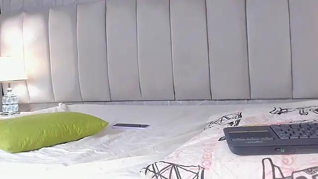 TinyRosee live sex cam