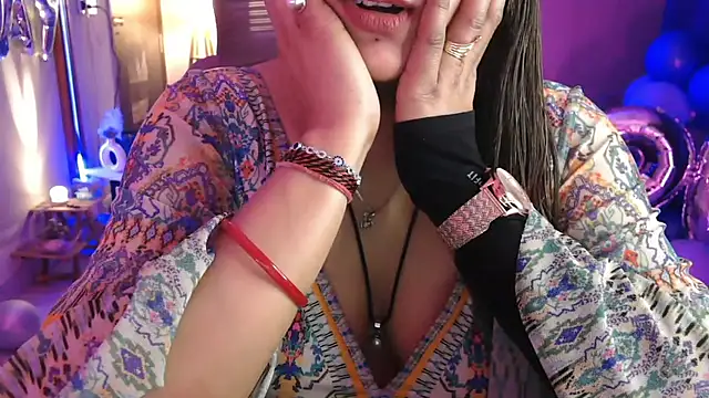 Mitikaa live sex cam