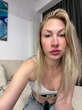 LuisaBecker live sex cam