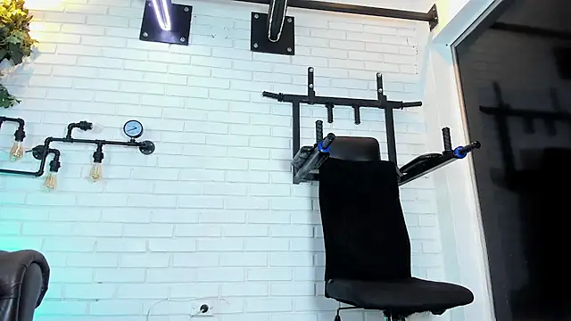 ItaloMoore live sex cam