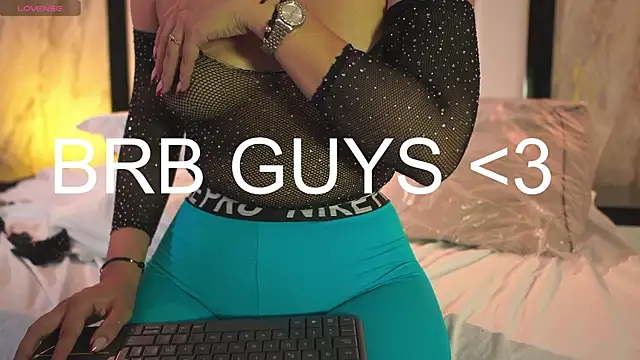 mia_colin1_'s cam snapshot