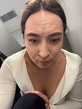 Holly_Play's cam snapshot