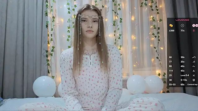 CarolinePepper's cam snapshot