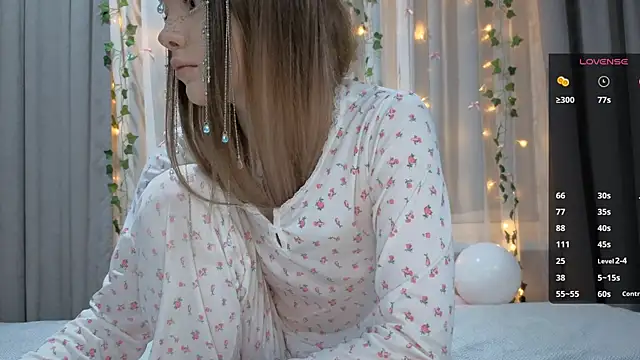 CarolinePepper's cam snapshot