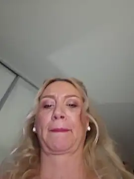 merlyn4 live sex cam