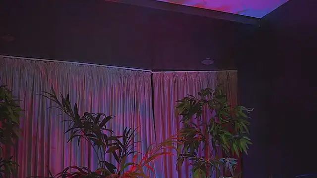 HotBustyBabeX's cam snapshot