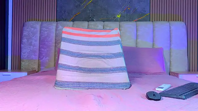 mia_scot's cam snapshot