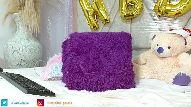 Carolinagarcia12345's cam snapshot