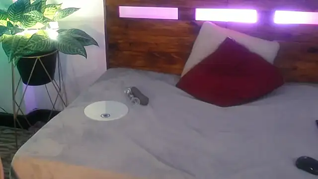 Yeseniaa25_'s cam snapshot