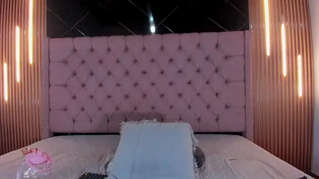 AinaPink's cam snapshot