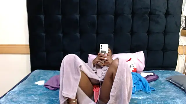 SexyAdelexx's cam snapshot