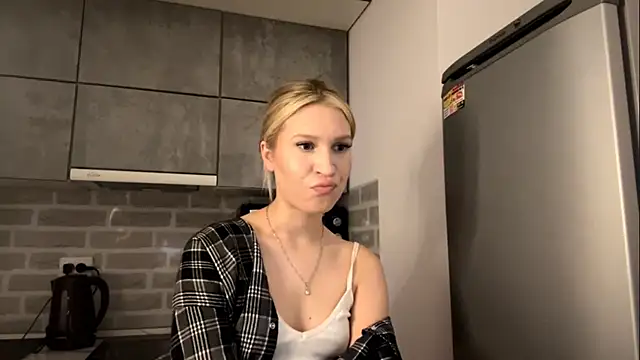 DozyLagging's cam snapshot