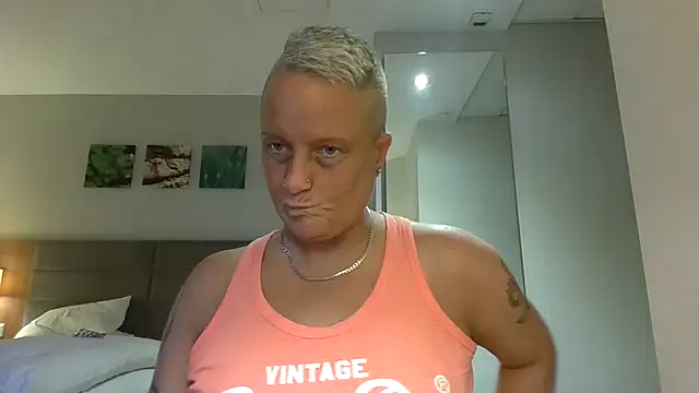 Bendoverbetty3's cam snapshot