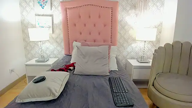 liz_rouse_'s cam snapshot