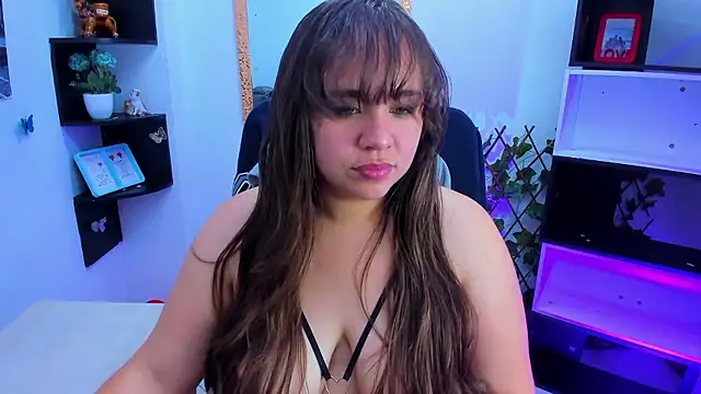 LucyOwen_18's cam snapshot