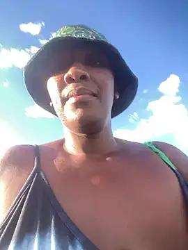 GiantClitHopex's cam snapshot