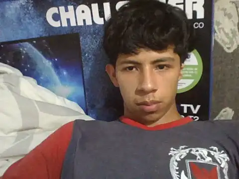 Carlos_Albert02's cam snapshot