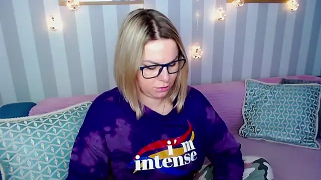 MonaLisaG's cam snapshot