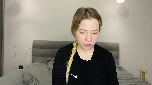 Embersweetbunny's cam snapshot