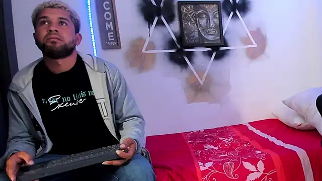 StephaniaAndRandy's cam snapshot