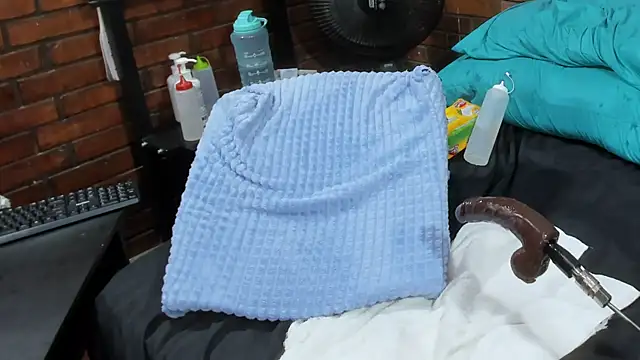 Couple_Gold69's cam snapshot