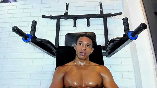 ItaloMoore live sex cam