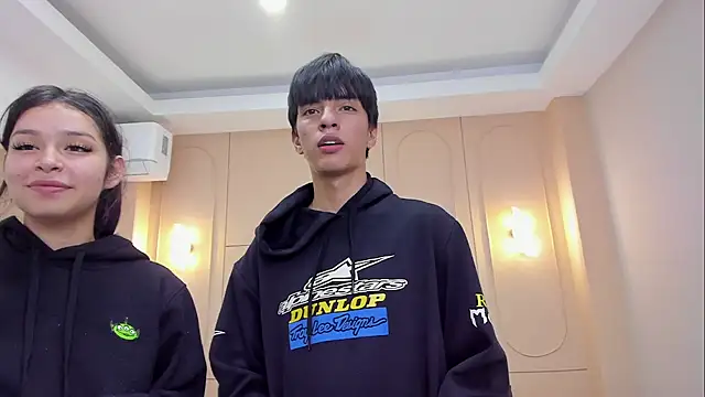 MiaAndLiamBenson's cam snapshot