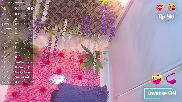 BLONDE_SEXYHOT's cam snapshot