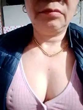 small-house123's cam snapshot