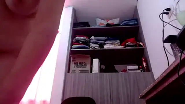 nicolle_milf1978's cam snapshot