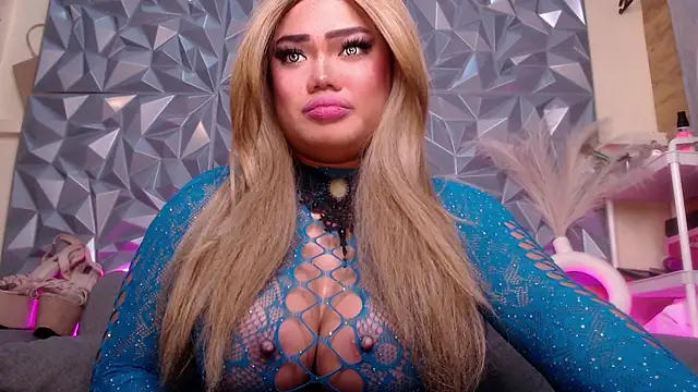 AlwaysHornyMia live sex cam