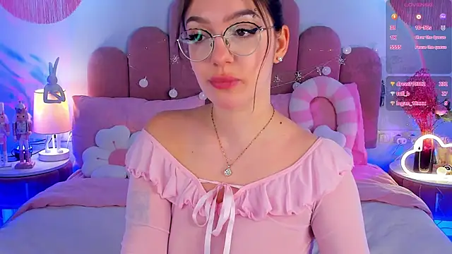 GiaCale live sex cam