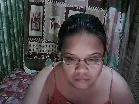 Hotty_babe23's cam snapshot