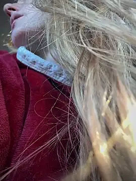 GoldenFlameGoddess's cam snapshot