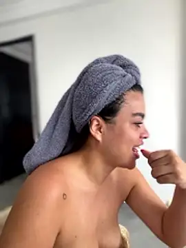 JuanitaMore01's cam snapshot