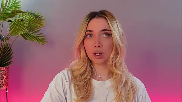 MoniquesX live sex cam