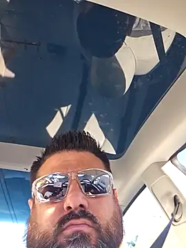 Roddog18 live sex cam