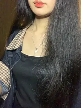 Nhinhi18 live sex cam