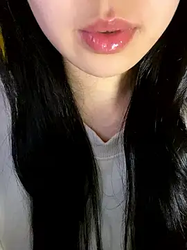 Uyennii02 live sex cam