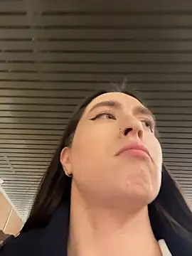 Holly_Play's cam snapshot